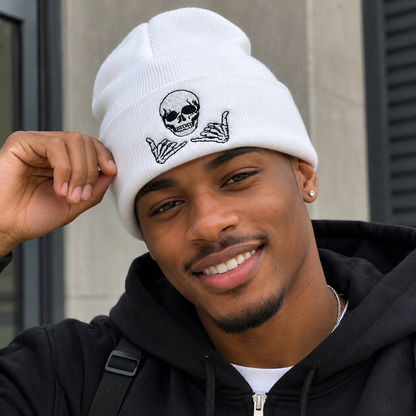 Bonnet Tête de Mort Brodé Unisexe – Noir ou Blanc Le chapeau du jour